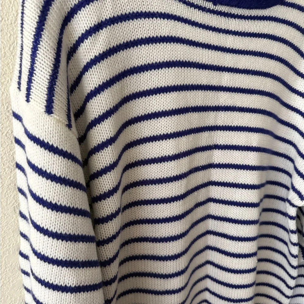 A’Milano Navy and White Striped Turtleneck‎ Sweater size Large pockets